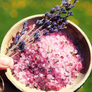 laventeli-jalkakylpysuola